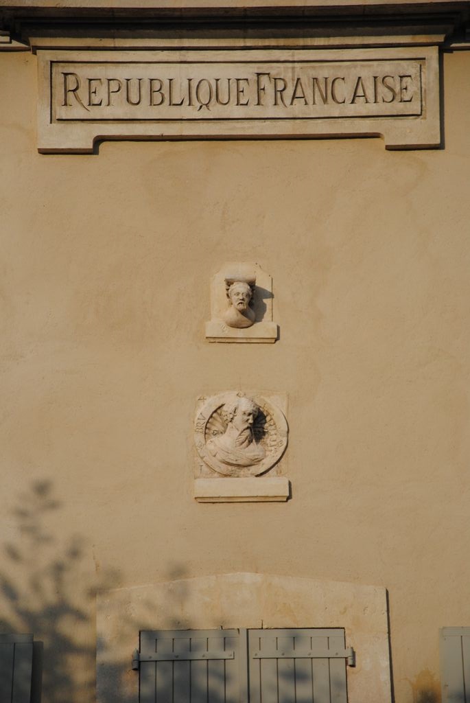 bas-relief : Brutus, corbeau : tête d’homme, vue générale - © Ministère de la Culture (France), Médiathèque du patrimoine et de la photographie, Conservation des antiquités et des objets d’art de l’Ardèche – Tous droits réservés