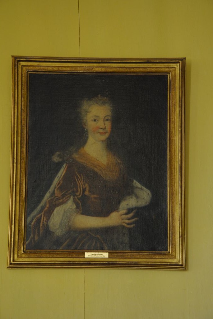 tableau : portrait présumé d'une princesse royale (probablement la princesse d'Harcourt), vue générale - © Ministère de la Culture (France), Médiathèque du patrimoine et de la photographie, Conservation des antiquités et des objets d’art de l’Ardèche – Tous droits réservés
