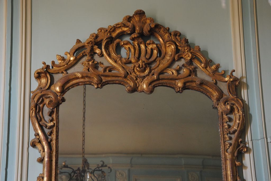 glace de trumeau, vue partielle - © Ministère de la Culture (France), Médiathèque du patrimoine et de la photographie, Conservation des antiquités et des objets d’art de l’Ardèche – Tous droits réservés
