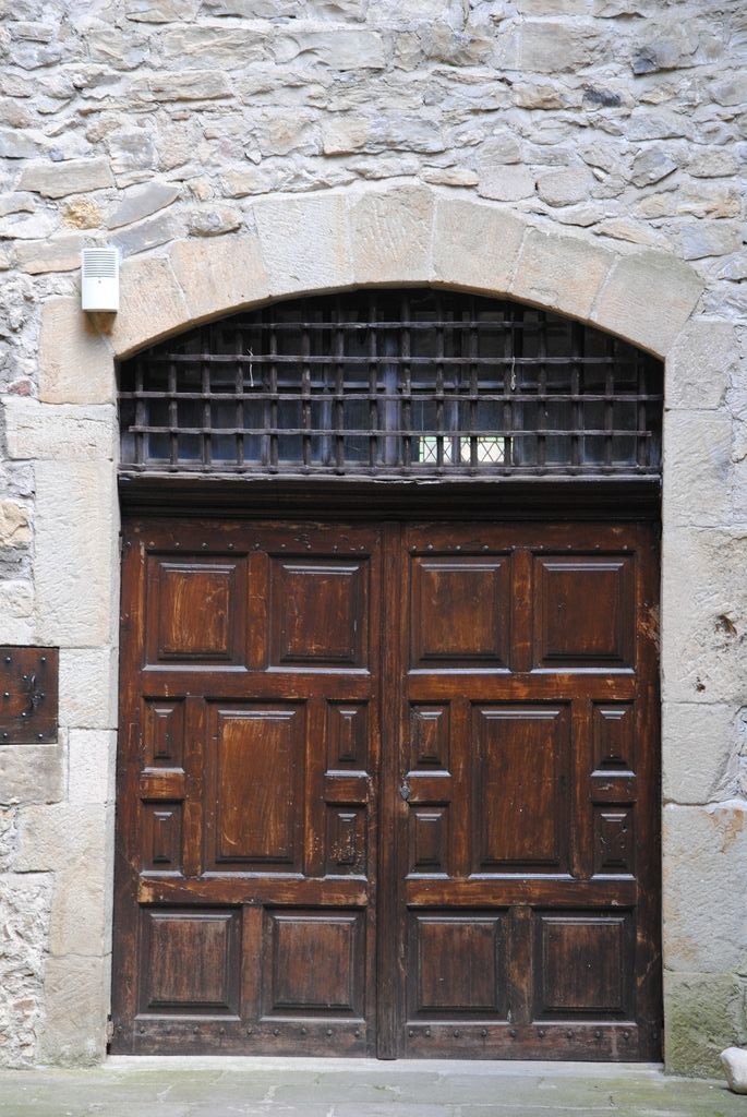 cour intérieure, porche d’accès, vue générale