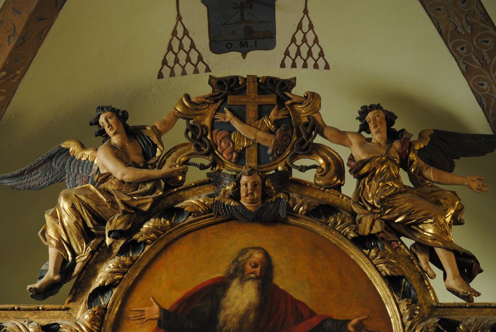 tableau : Trinité et la Vierge vénérées par de saints personnages (la), détail du cadre - © Ministère de la Culture (France), Médiathèque du patrimoine et de la photographie, Conservation des antiquités et des objets d’art de l’Ardèche – Tous droits réservés