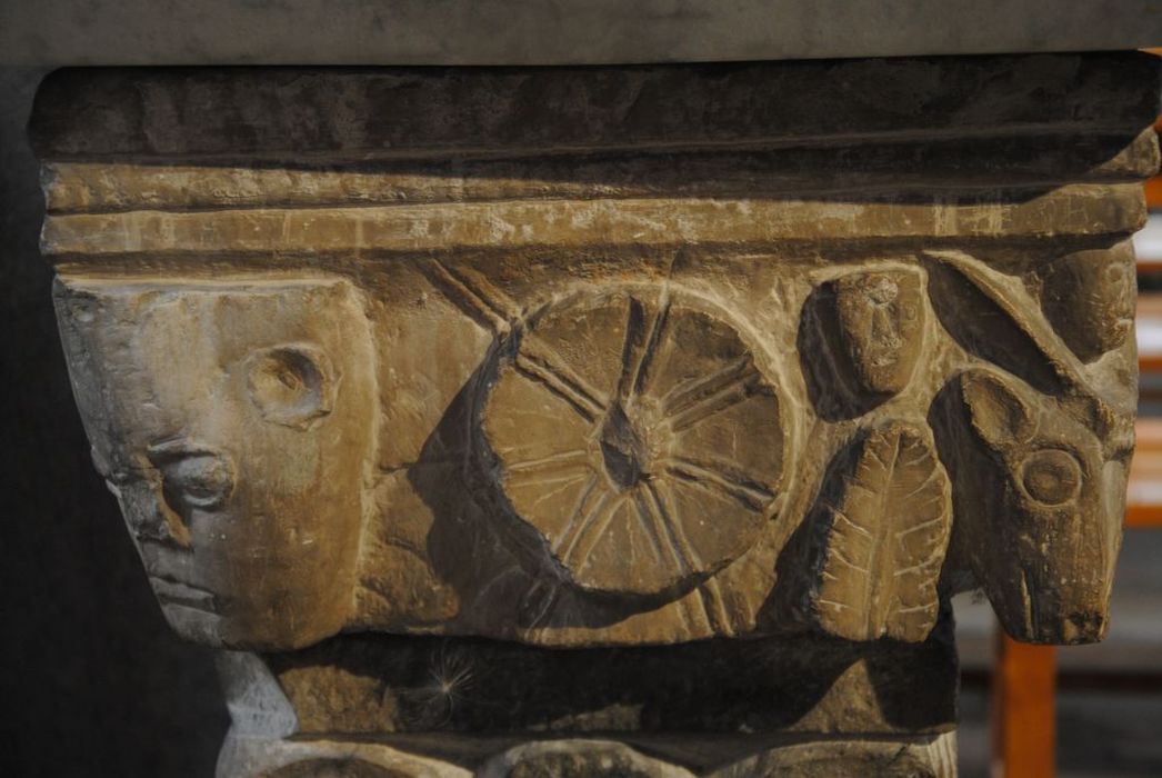 chapiteau, détail