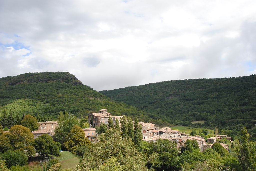 vue générale du village dans son environnement