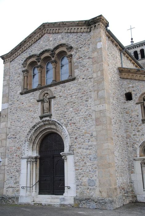 Eglise paroissiale : Façade occidentale, vue générale