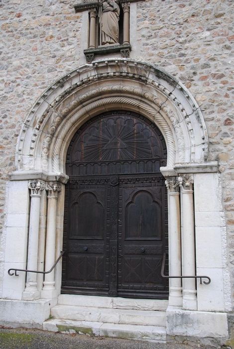 Eglise paroissiale : Portail occidental, vue générale