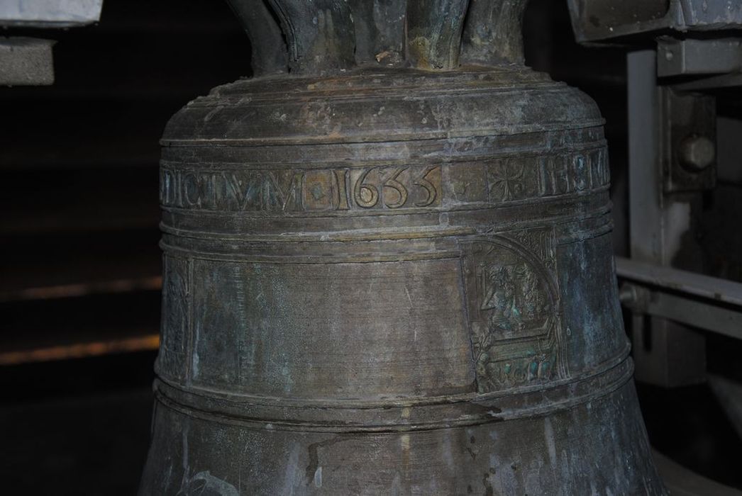 Cloche, vue partielle