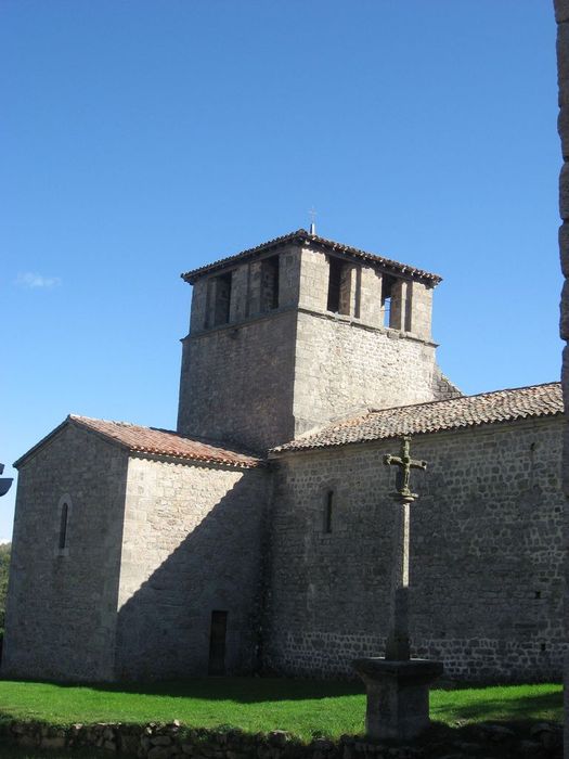 Eglise de Veyrines : Façade latérale nord, vue partielle