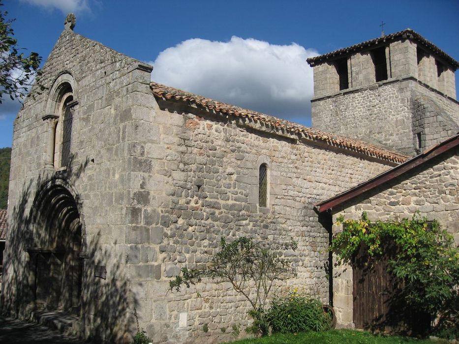 Eglise de Veyrines : Ensemble sud-ouest, vue partielle