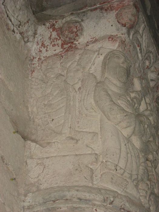 Eglise de Veyrines : Nef, détail d'un chapiteau