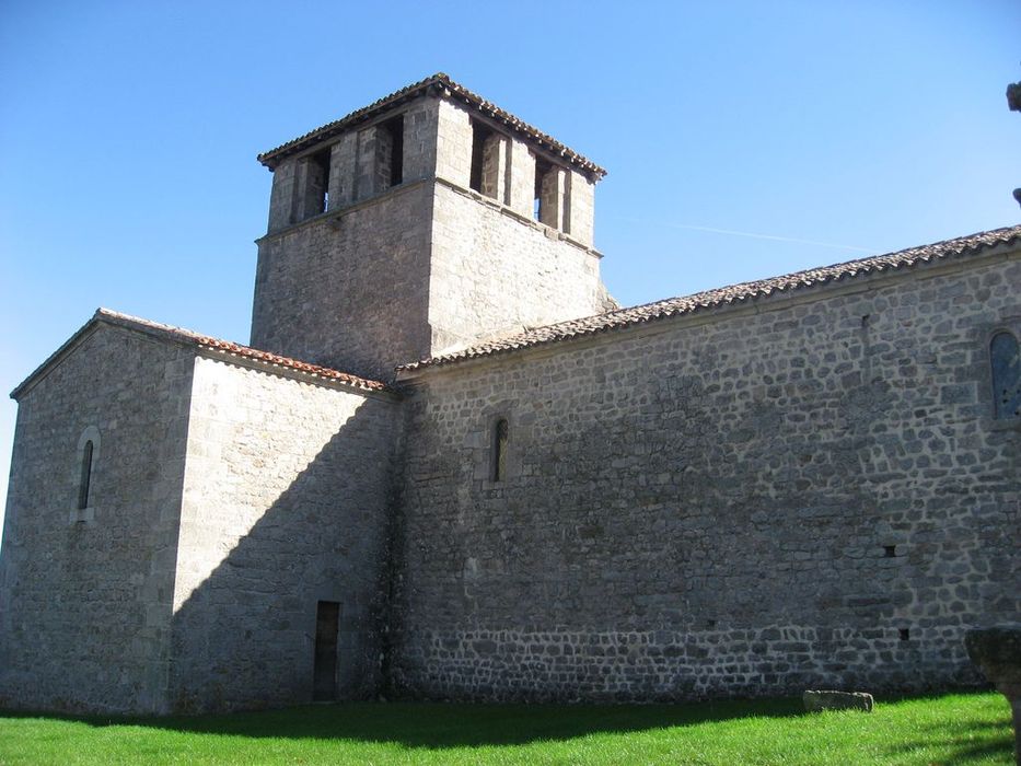 Eglise de Veyrines : Façade latérale nord, vue partielle