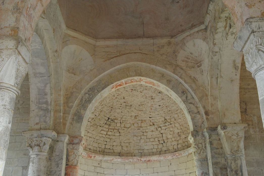 Eglise de Veyrines : Coupole de la croisée du transept, vue partielle