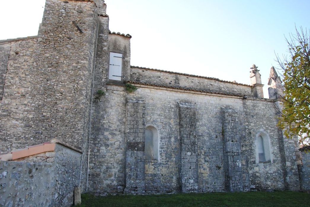 Eglise paroissiale : Façade latérale nord, vue générale