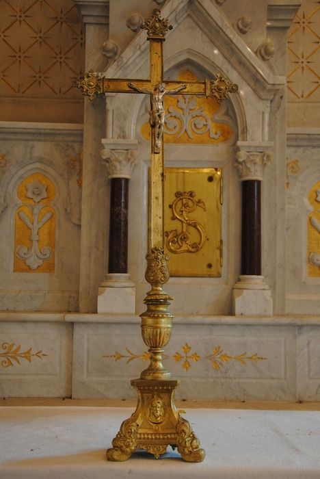 Croix d'autel