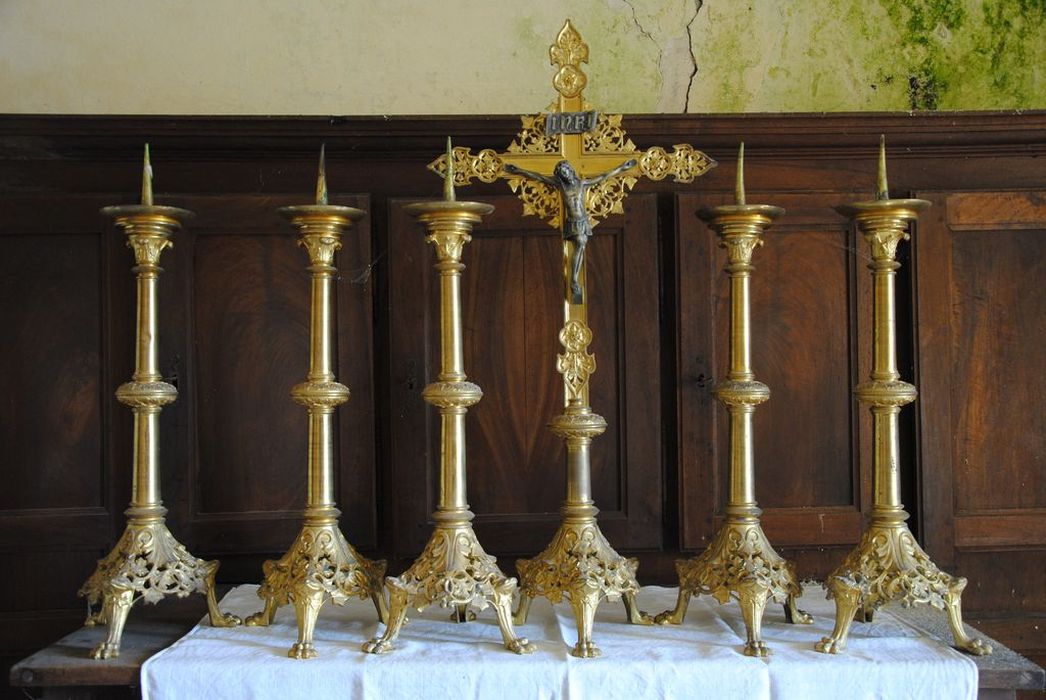 chandeliers d'église, croix d'autel - © Ministère de la Culture (France), Conservation des antiquités et des objets d’art de l'Ardèche - Tous droits réservés