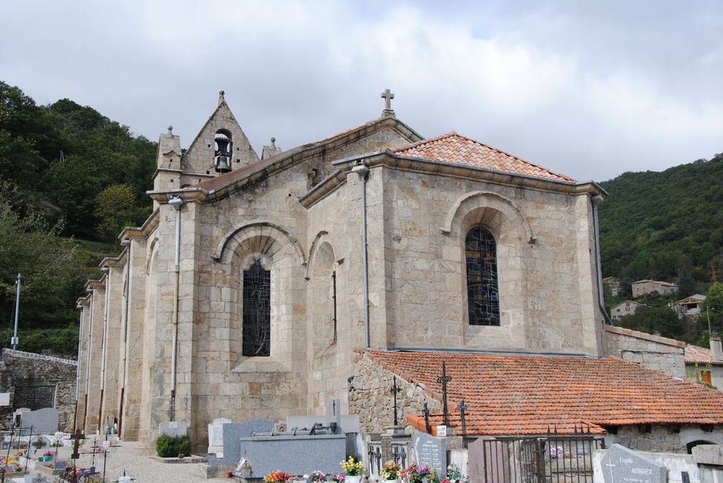 Eglise Saint-André : Chevet, vue générale