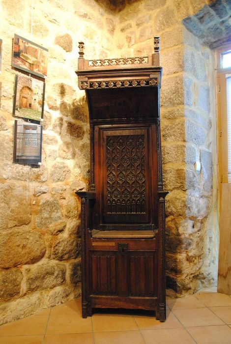 fauteuil : cathèdre à dais ou trône épiscopal - © Ministère de la Culture (France), Conservation des antiquités et des objets d’art de l’Ardèche – Tous droits réservés