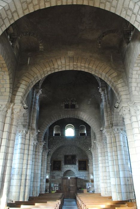 Eglise Saint-Pierre : Nef, vue générale