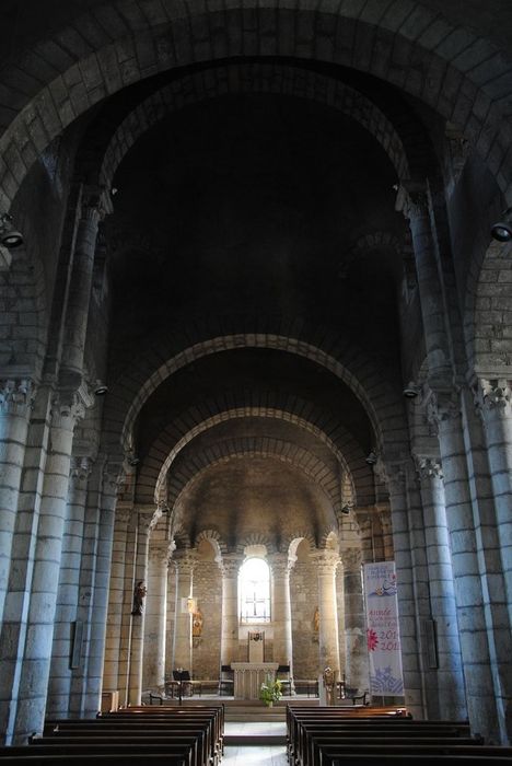 Eglise Saint-Pierre : Nef, vue générale