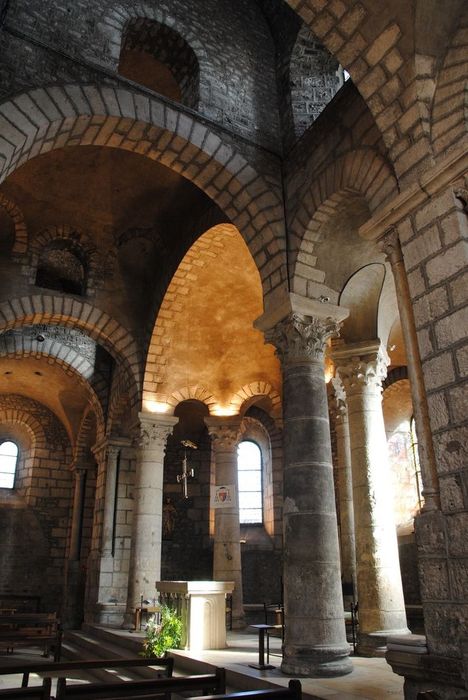 Eglise Saint-Pierre : Choeur, vue partielle