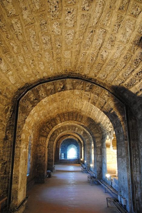 Eglise Saint-Pierre : Déambulatoire, vue générale