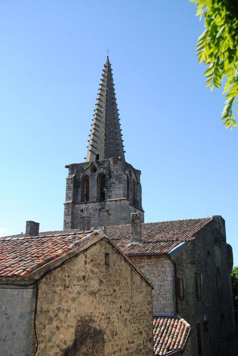 Eglise Saint-Hilaire : Clocher, vue générale