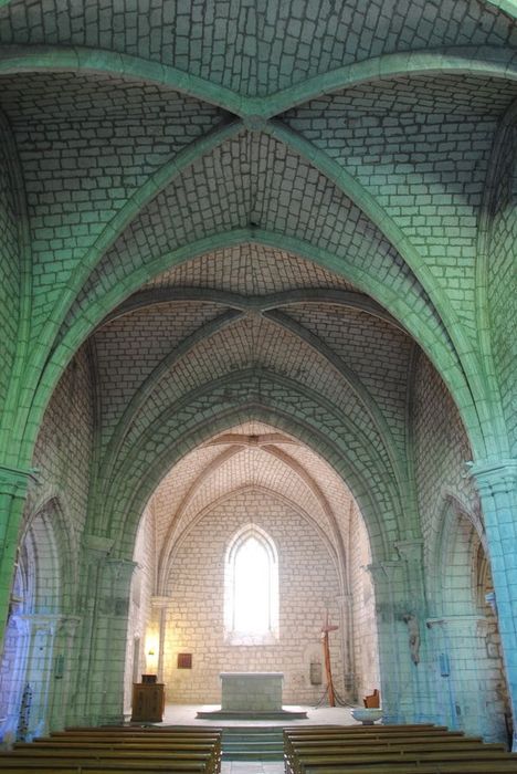 Eglise Saint-Hilaire : Nef, vue générale