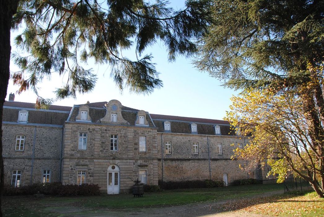 Château (ancien couvent des Célestins) : Façade nord, vue partielle