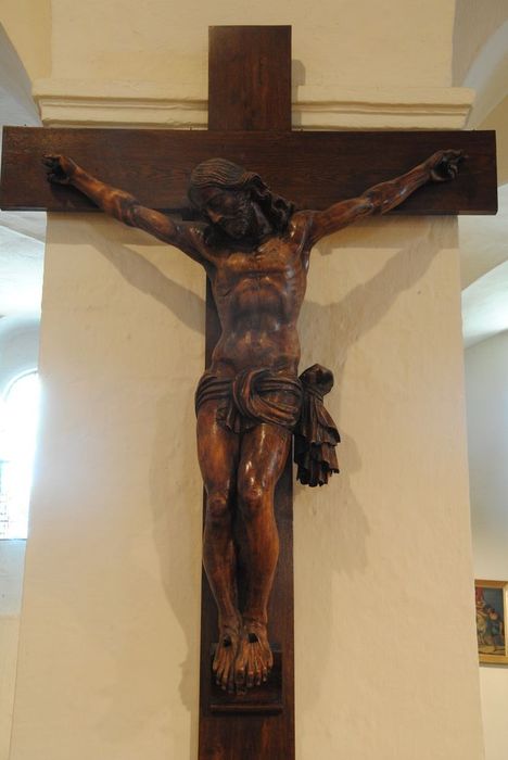 Statue : le Christ en Croix