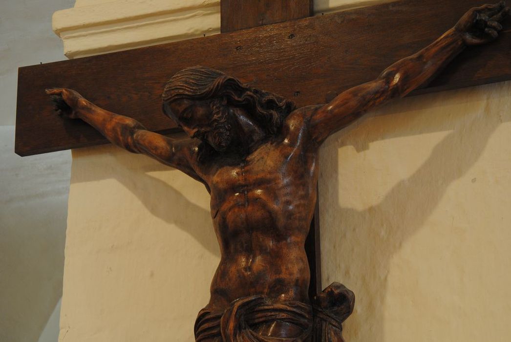 statue : le Christ en Croix, vue partielle