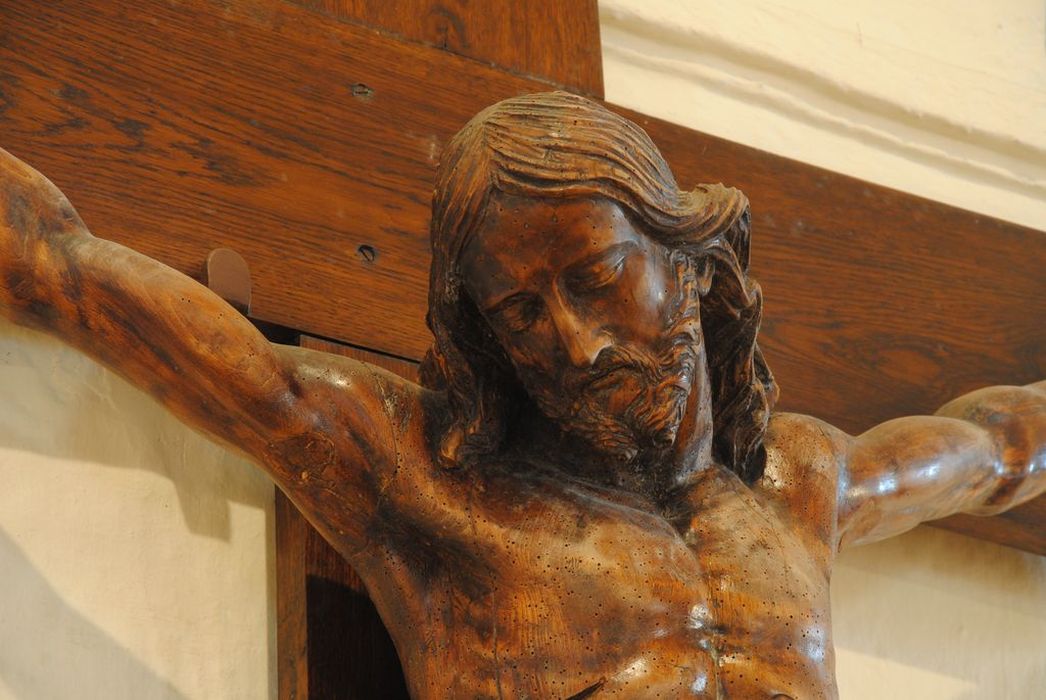 statue : le Christ en Croix, vue partielle