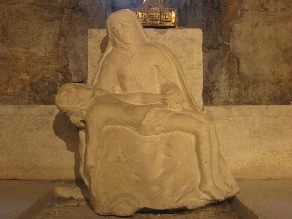 Statue : Vierge de pitié