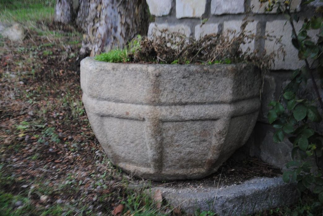 fonts baptismaux : cuve baptismale ornée de moulurations - © Ministère de la Culture (France), Médiathèque du patrimoine et de la photographie, Conservation des antiquités et des objets d’art de l’Ardèche – Tous droits réservés