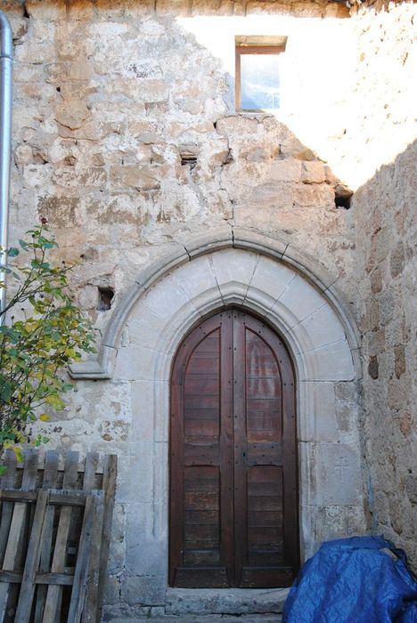 Eglise : Porte d'accès non localisée