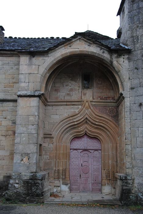 Eglise Saint-Victor : Porche sud, vue générale