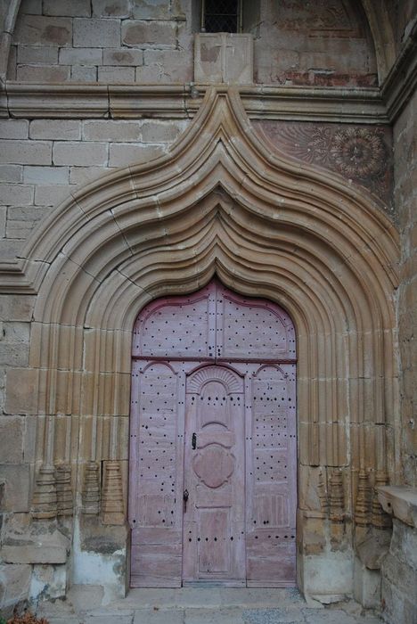 Eglise Saint-Victor : Portail sud, vue générale