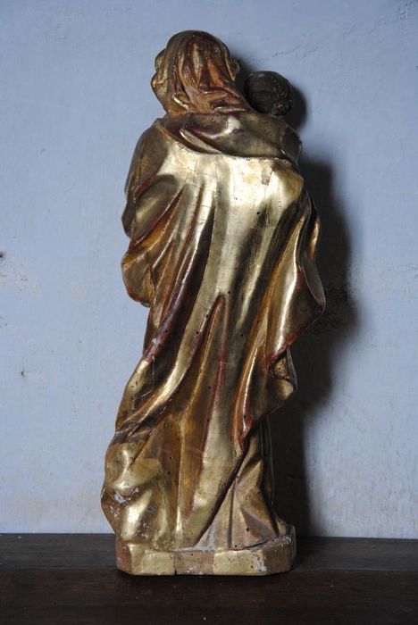 statuette : Vierge à l'Enfant, revers, vue générale - © Ministère de la Culture (France), Médiathèque du patrimoine et de la photographie, Conservation des antiquités et des objets d’art de l’Ardèche – Tous droits réservés