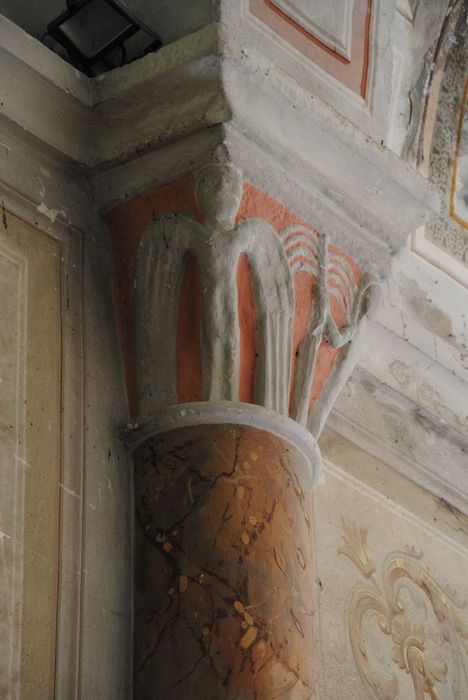 Eglise Saint-Victor : Détail d'un chapiteau