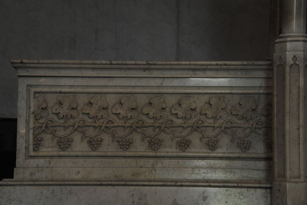 autel (maître-autel), gradin d'autel, détail