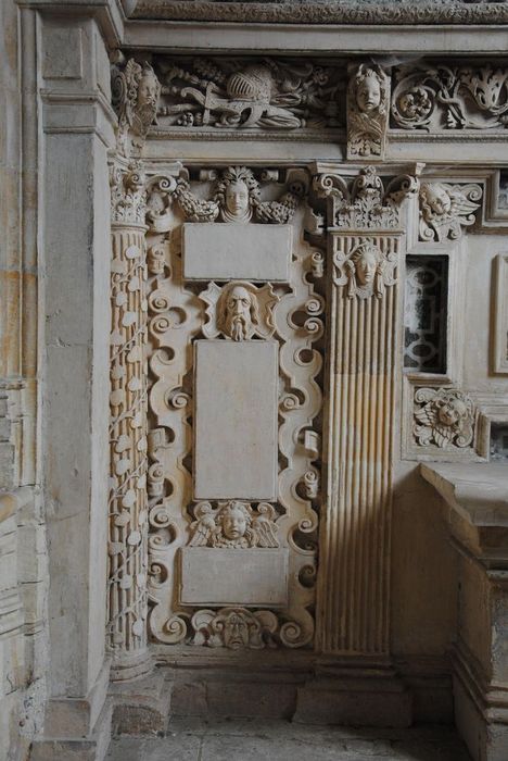 revêtement intérieur (décor intérieur) de la chapelle des Princes, vue partielle