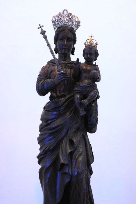 groupe sculpté : Vierge à l'Enfant, vue partielle - © Ministère de la Culture (France), Médiathèque du patrimoine et de la photographie, Conservation des antiquités et des objets d’art de l’Ardèche – Tous droits réservés