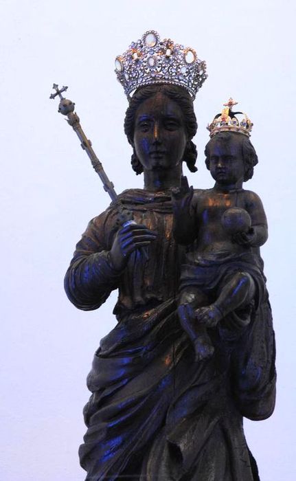 groupe sculpté : Vierge à l'Enfant, vue partielle - © Ministère de la Culture (France), Médiathèque du patrimoine et de la photographie, Conservation des antiquités et des objets d’art de l’Ardèche – Tous droits réservés