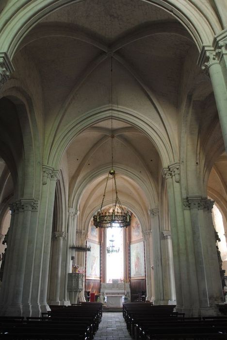 Eglise Notre-Dame-des-Pommiers : Nef, vue générale