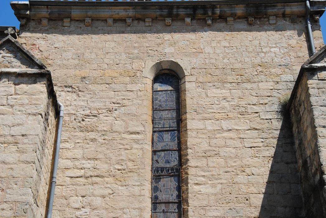 Eglise Notre-Dame-des-Pommiers : Façade latérale sud, détail d'une baie