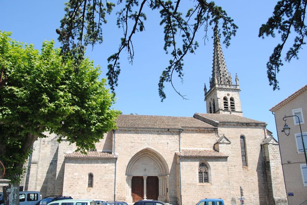 Eglise Notre-Dame-des-Pommiers : Façade latérale sud, vue générale