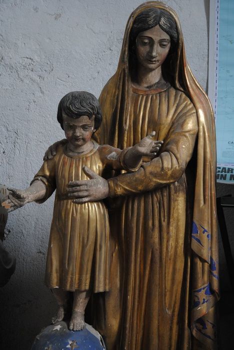 statue : Vierge à l'Enfant sur le globe, vue partielle