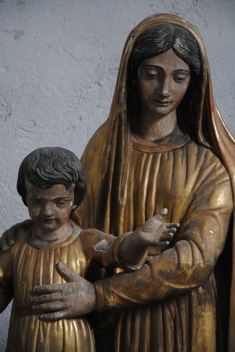 statue : Vierge à l'Enfant sur le globe, vue partielle