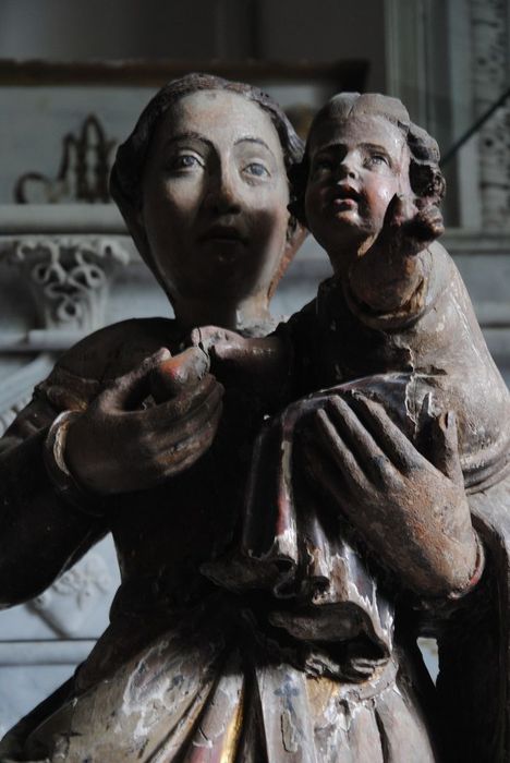 statue : Vierge à l'Enfant, vue partielle