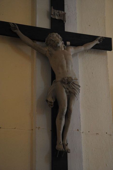 Statue : Christ en croix