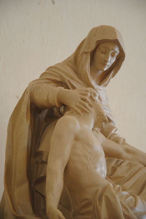 groupe sculpté : Vierge de pitié, vue partielle
