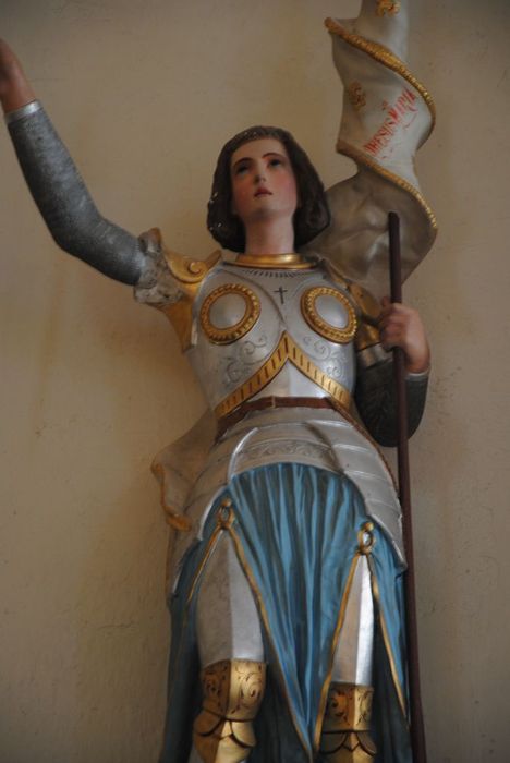 statue : Sainte Jeanne d'Arc, vue partielle